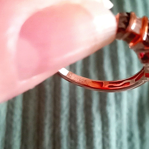 ORISSA RHODOLITE GARNET, NATURAL WHITE & CHAMPAGNE DIAMONDS - Picture 4 of 7